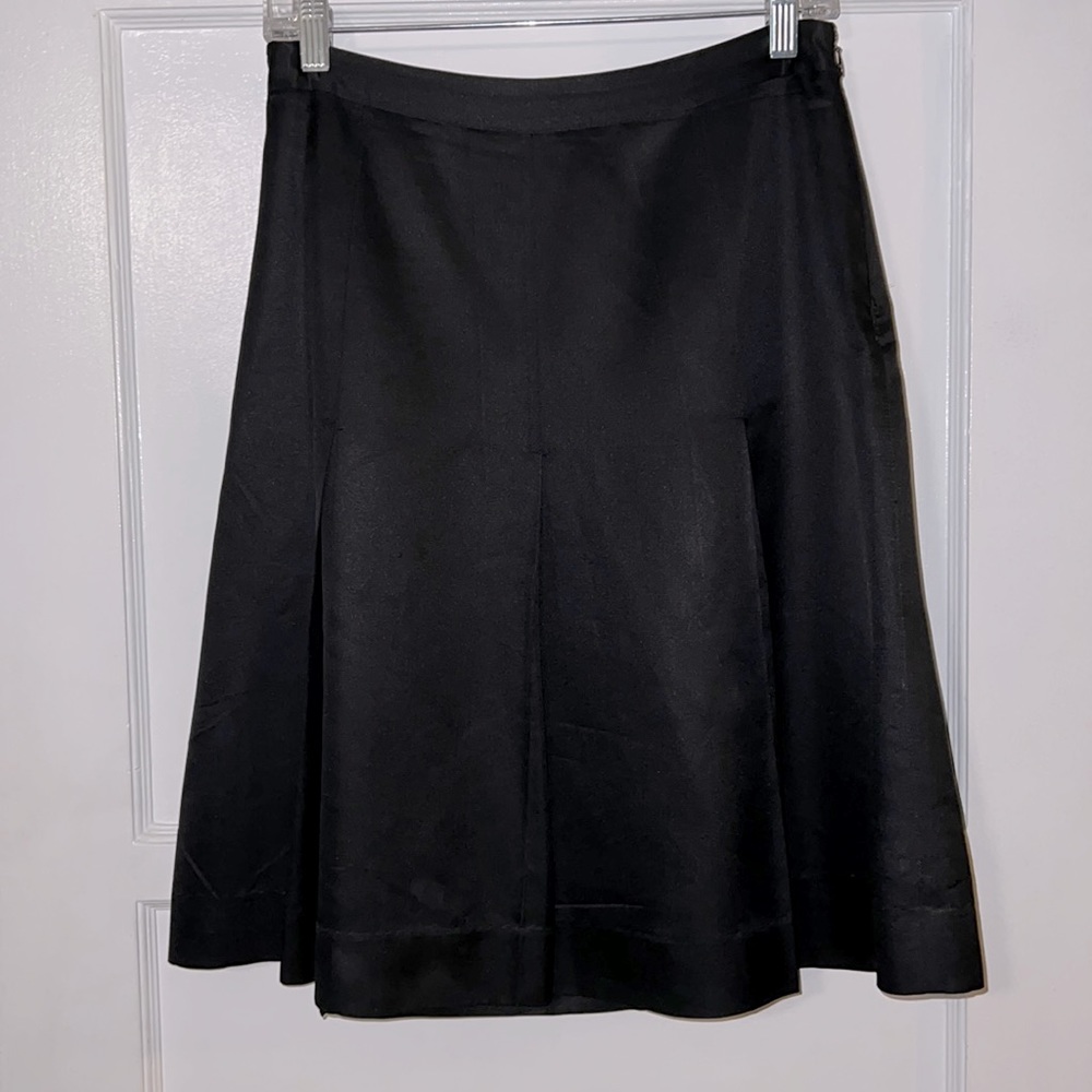 BANANA REPUBLIC black satin pleated skirt